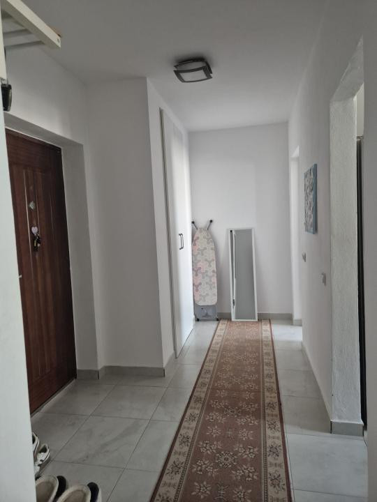Apartament cu 2 camere,parcare inclusa, zona Florilor