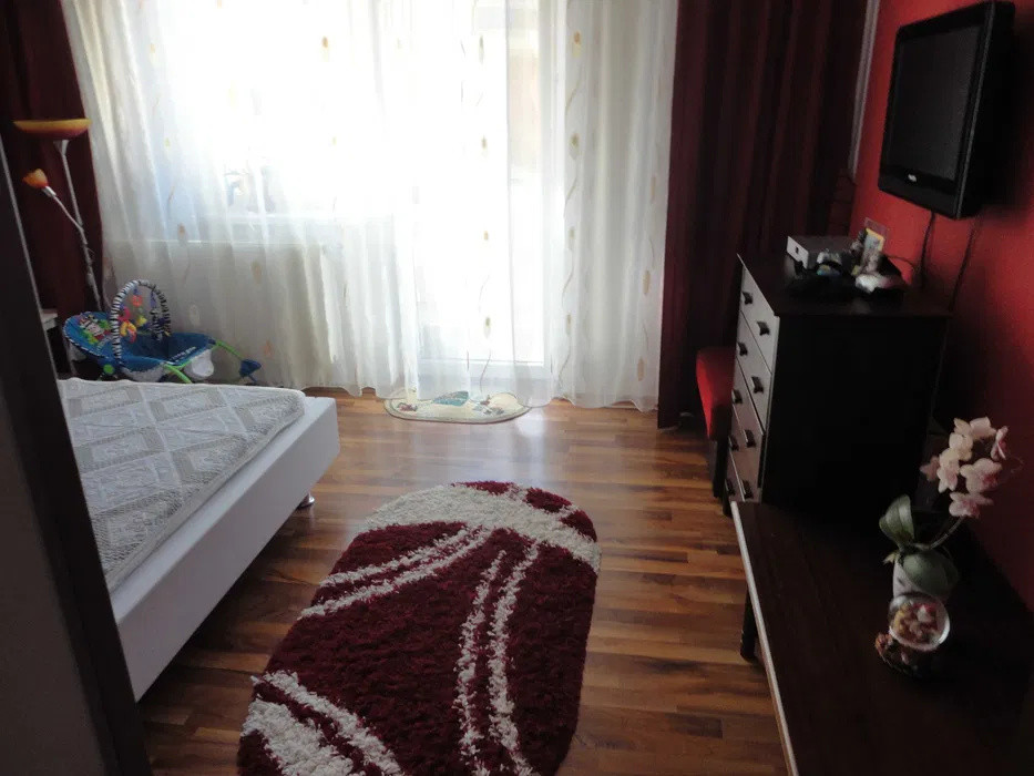 Apartament cu 3 camere, parcare, zona Eroilor