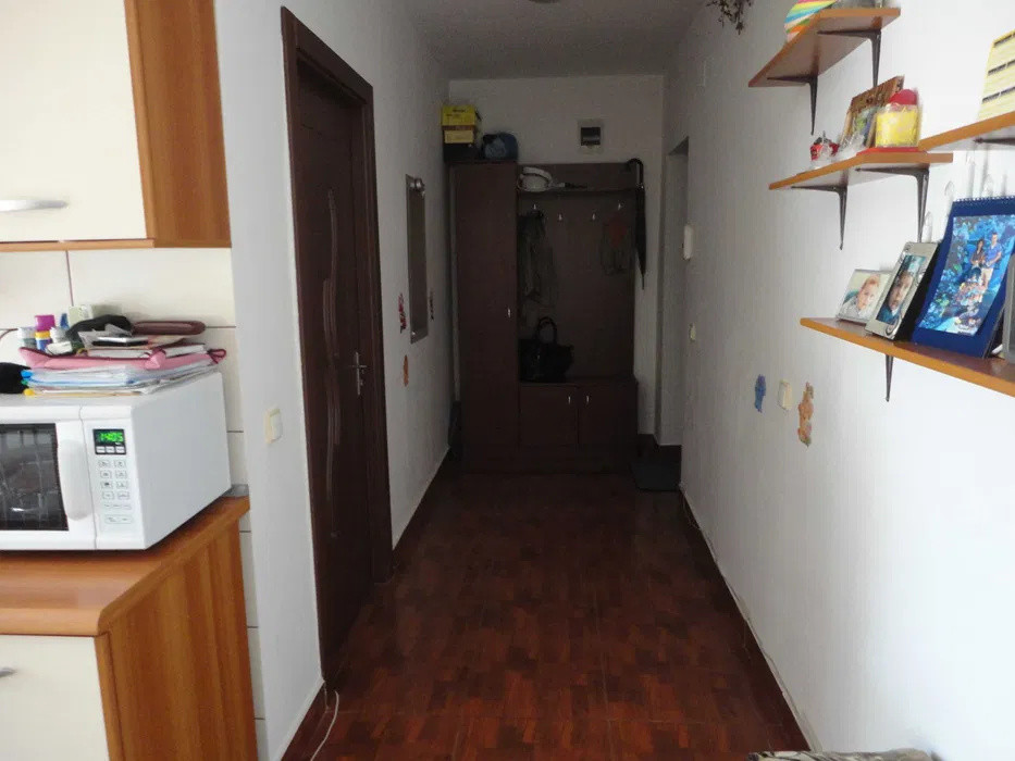 Apartament cu 3 camere, parcare, zona Eroilor