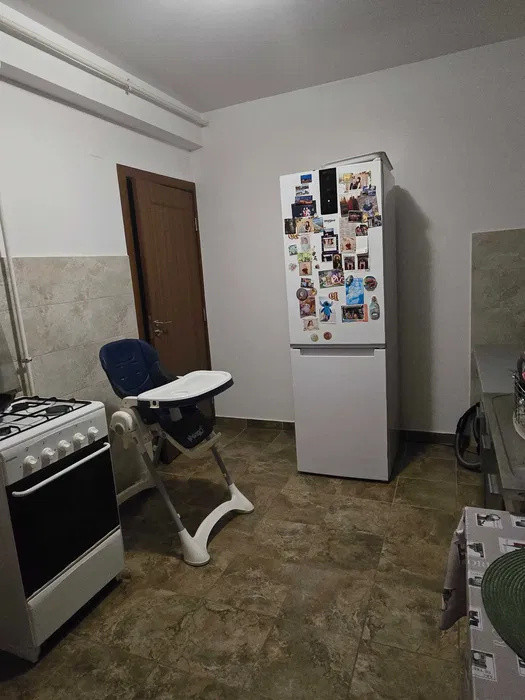 Apartament decomandat, 61 mp, 2 balcoane, zona Eroilor
