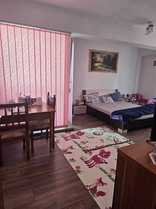 Apartament decomandat, 61 mp, 2 balcoane, zona Eroilor