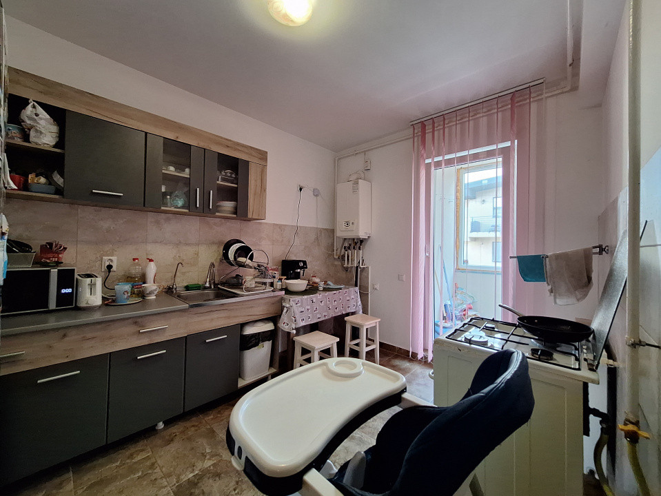 Apartament decomandat, 61 mp, 2 balcoane, zona Eroilor