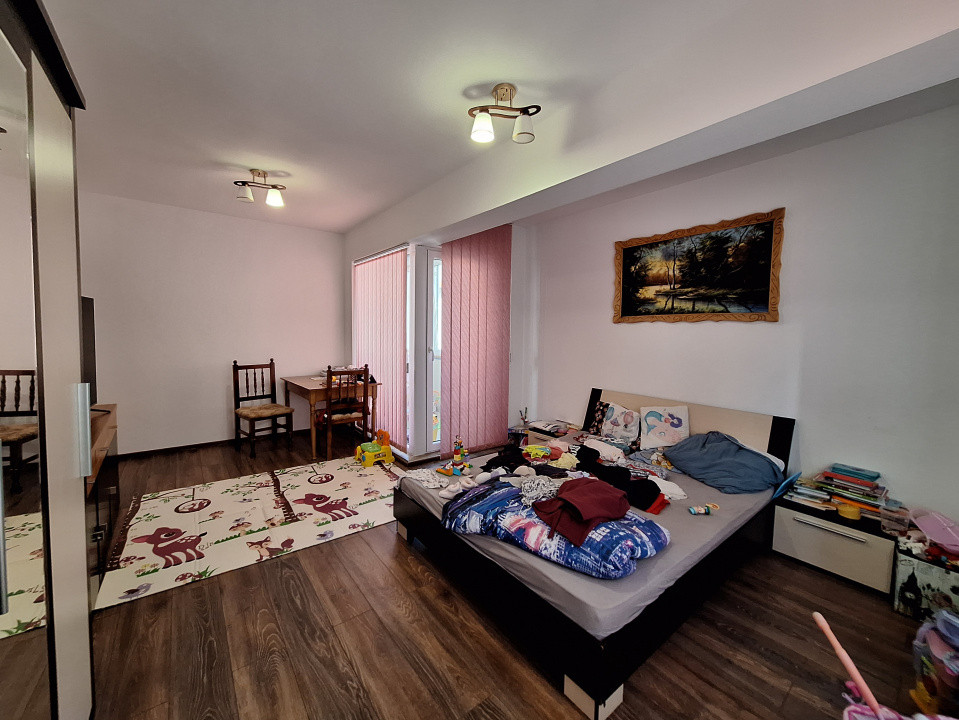 Apartament decomandat, 61 mp, 2 balcoane, zona Eroilor