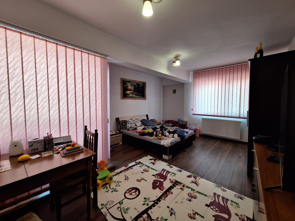 Apartament decomandat, 61 mp, 2 balcoane, zona Eroilor