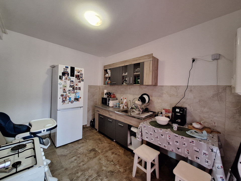 Apartament decomandat, 61 mp, 2 balcoane, zona Eroilor