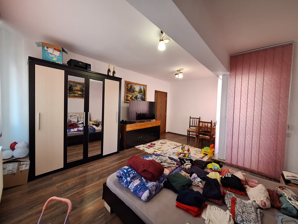 Apartament decomandat, 61 mp, 2 balcoane, zona Eroilor