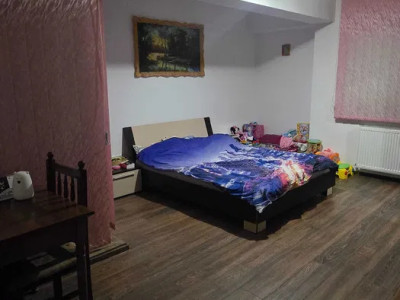 Apartament decomandat, 61 mp, 2 balcoane, zona Eroilor