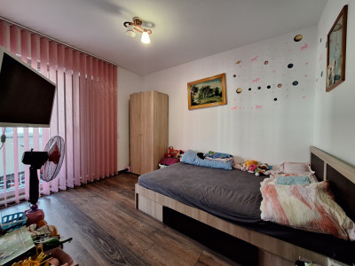 Apartament decomandat, 61 mp, 2 balcoane, zona Eroilor