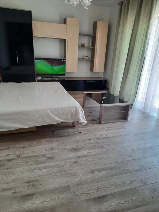 Apartament cu o camera decomandat, balcon, zona VIVO