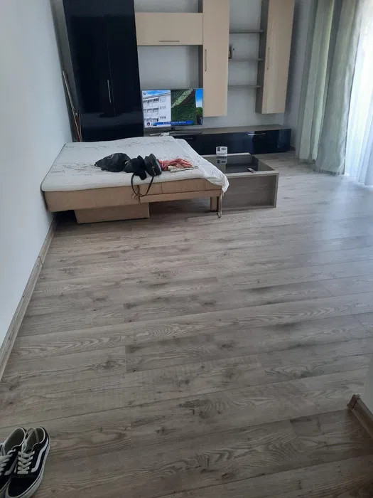 Apartament cu o camera decomandat, balcon, zona VIVO