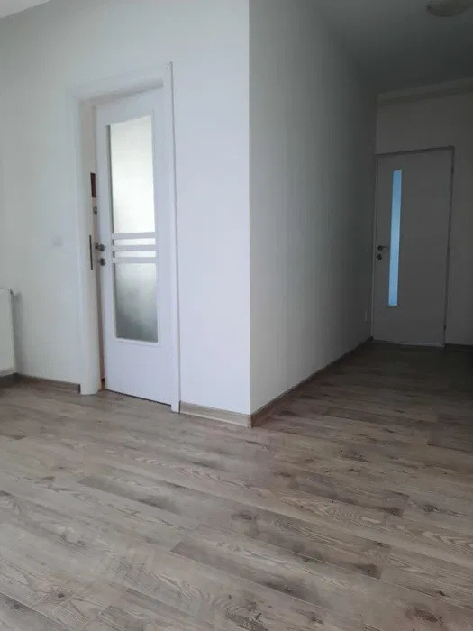 Apartament cu o camera decomandat, balcon, zona VIVO