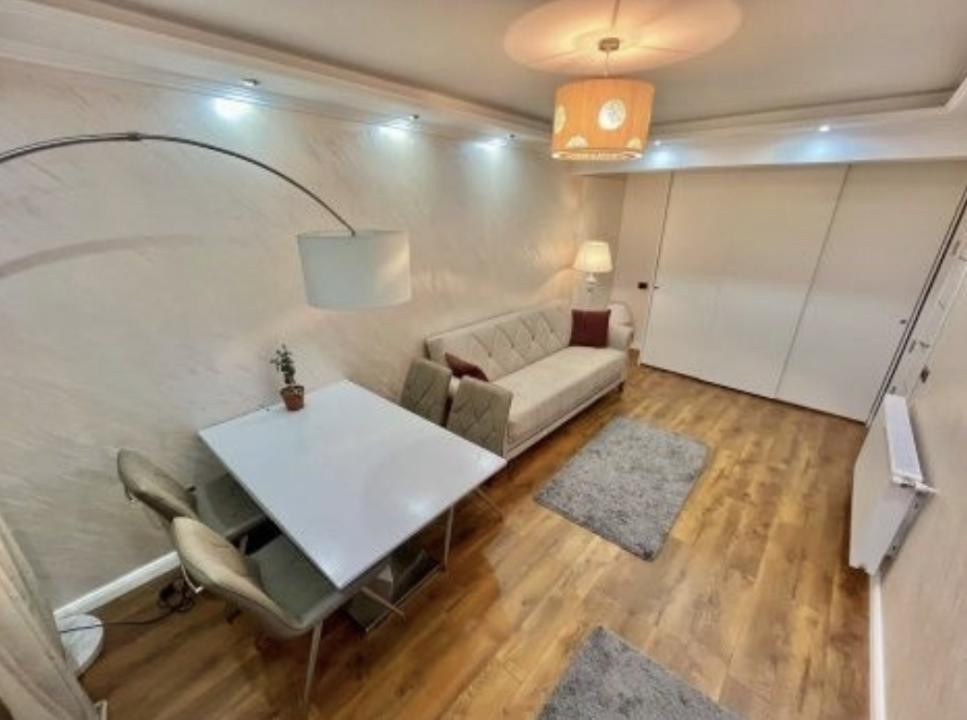 Apartament cu 2 camere decomandate , etaj intermediar 