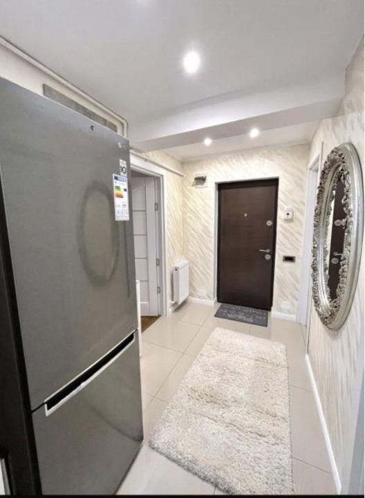 Apartament cu 2 camere decomandate , etaj intermediar 