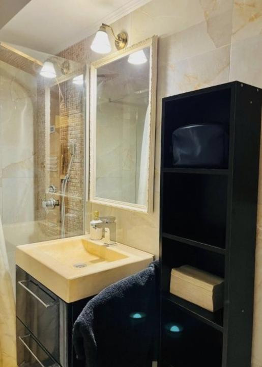 Apartament cu 2 camere decomandate , etaj intermediar 