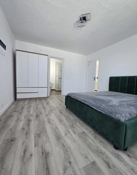 Casa finisata cu 4 camere,3 bai,teren de 500 mp