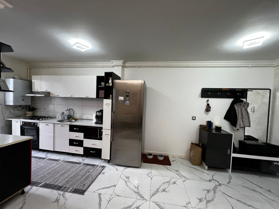 Apartament cu 3 camere , zona Kik , parcare 