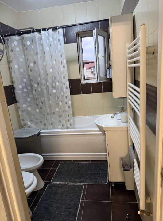 Apartament cu 3 camere , zona Kik , parcare 