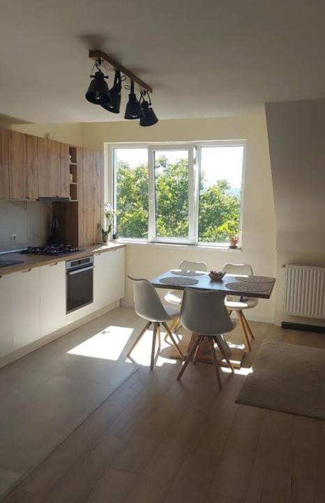 Apartament spațios cu 4 camere,parcare,100 mp utili,zona Stadionului