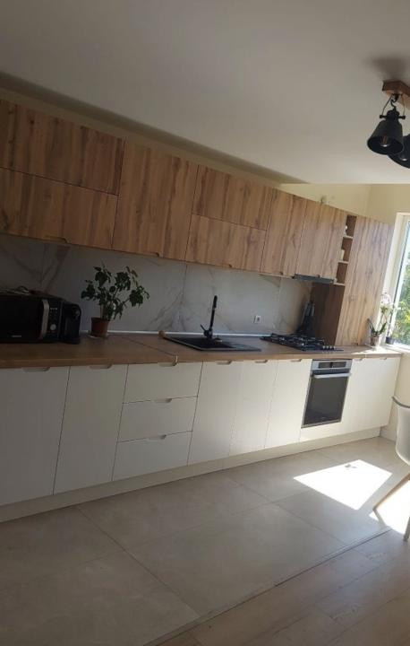 Apartament spațios cu 4 camere,parcare,100 mp utili,zona Stadionului