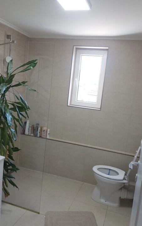 Apartament spațios cu 4 camere,parcare,100 mp utili,zona Stadionului