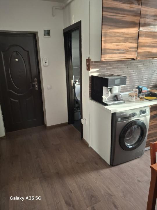 Apartament cu 1 camera ,decomandat ,zona porii 