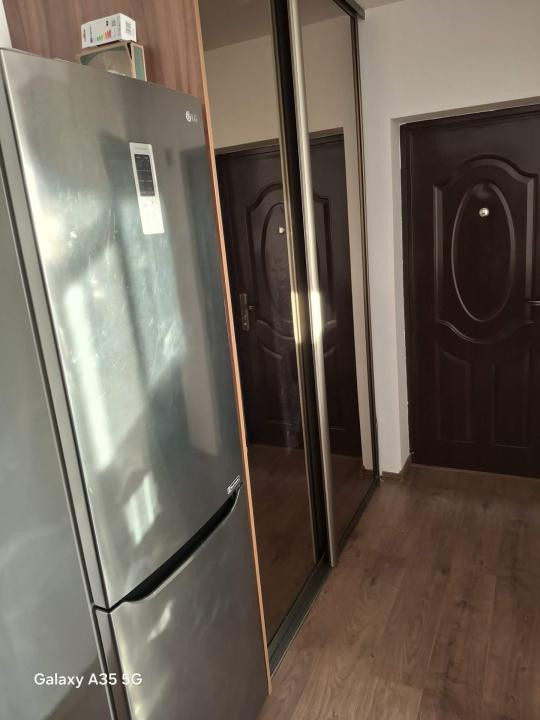 Apartament cu 1 camera ,decomandat ,zona porii 