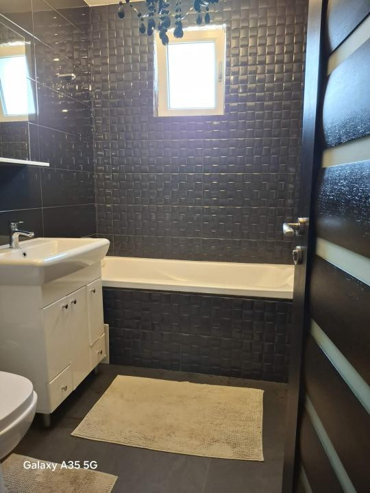Apartament cu 1 camera ,decomandat ,zona porii 