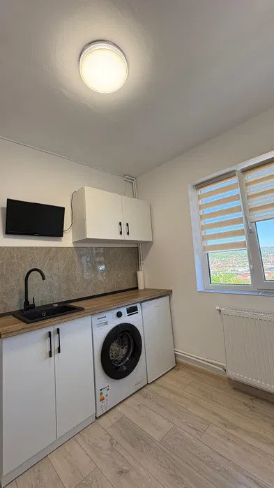 Garsoniera de vanzare ,12 mp utili , zona Gruia