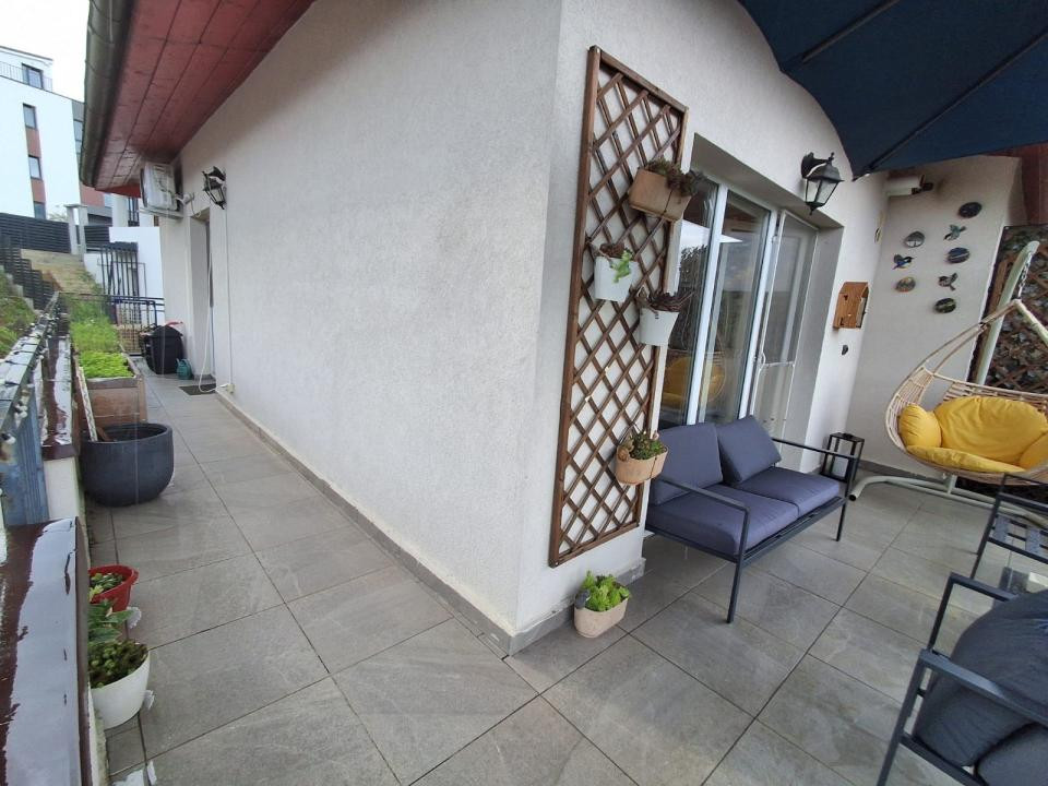 Apartament cu 2 camere ,terasa de 25 mp , garaj individual ,zona Eroilor