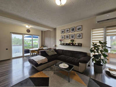 Apartament cu 2 camere ,terasa de 25 mp , garaj individual ,zona Eroilor