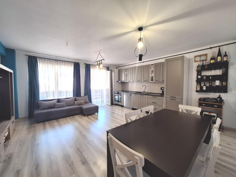 Apartament cu 2 camere, 55 mp, balcon, zona Cetatii
