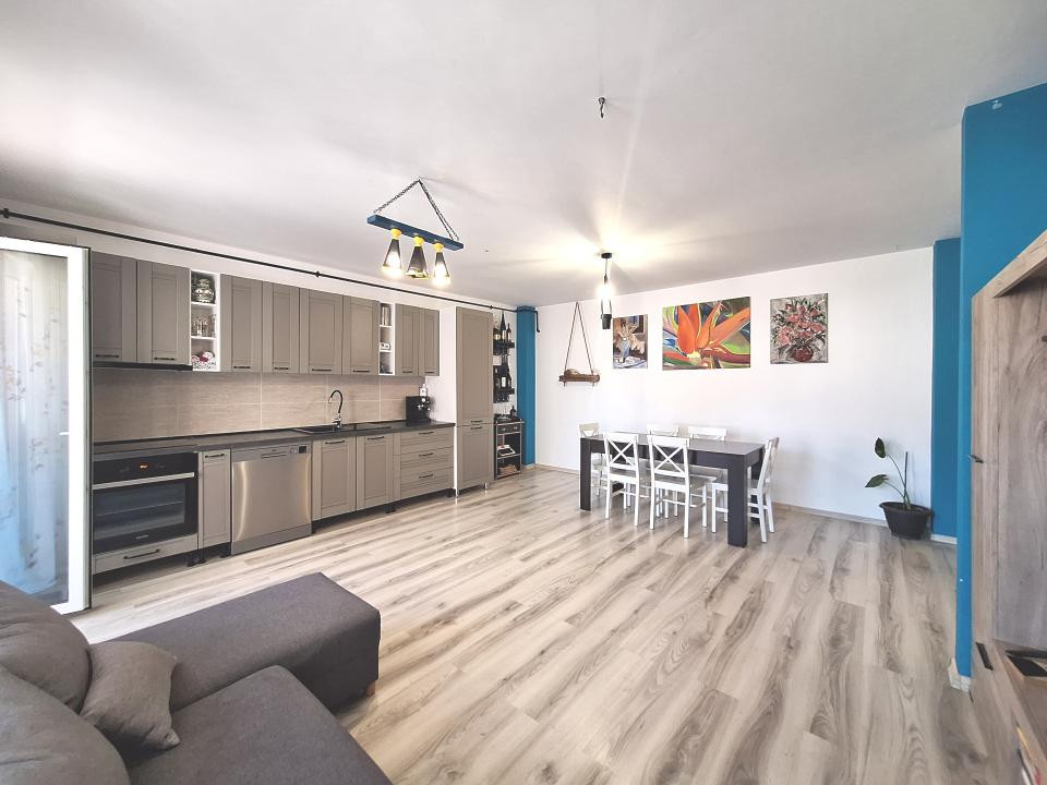 Apartament cu 2 camere, 55 mp, balcon, zona Cetatii