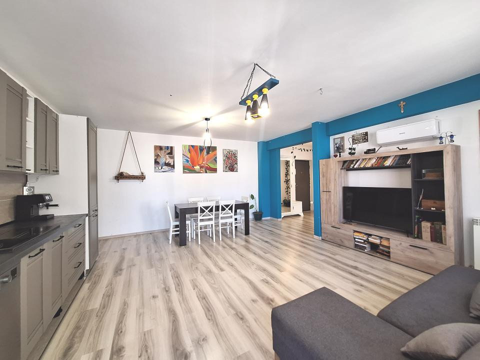Apartament cu 2 camere, 55 mp, balcon, zona Cetatii