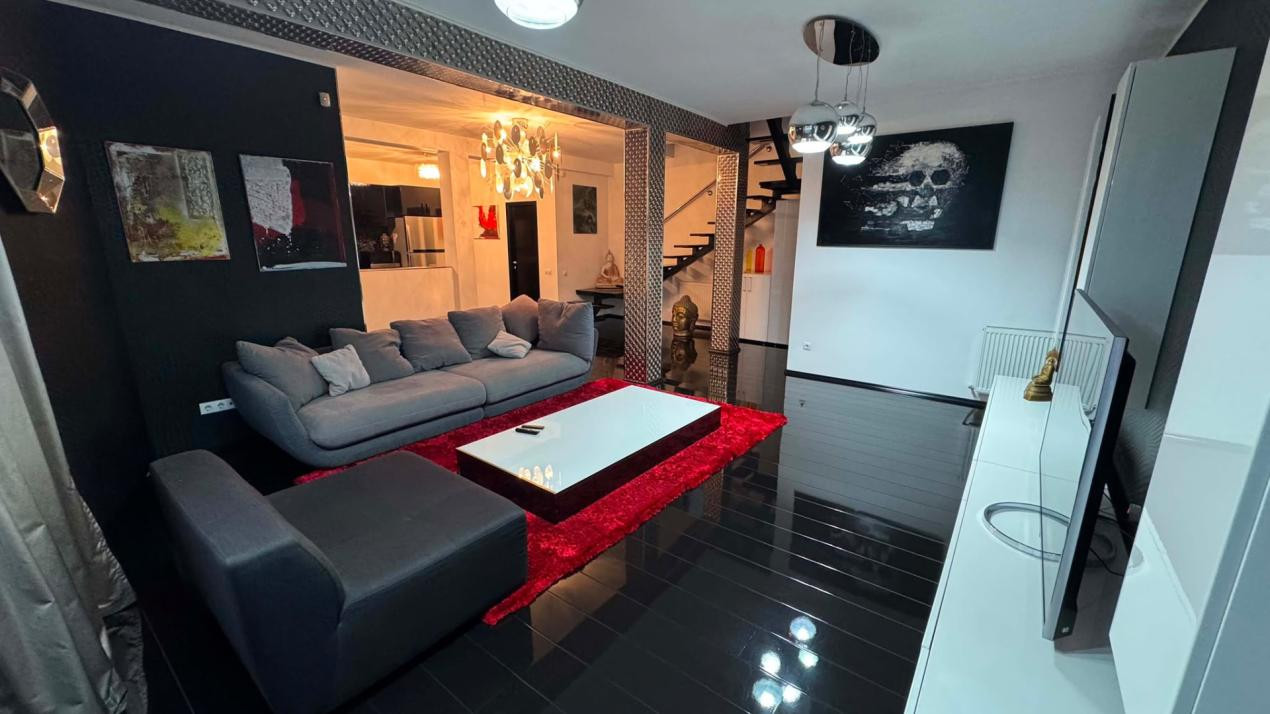 CASA INDIVIDUALA DE INCHIRIAT CU 4 CAMERE,CURTE 500 MP,GARAJ,ZONA VIVO