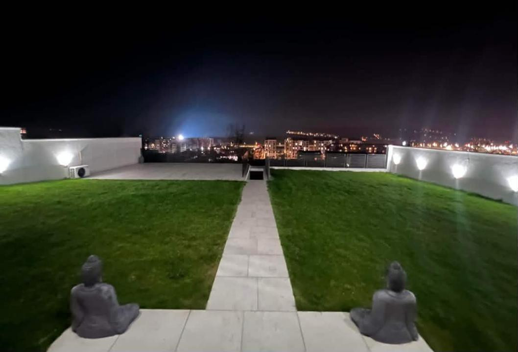 CASA INDIVIDUALA DE INCHIRIAT CU 4 CAMERE,CURTE 500 MP,GARAJ,ZONA VIVO