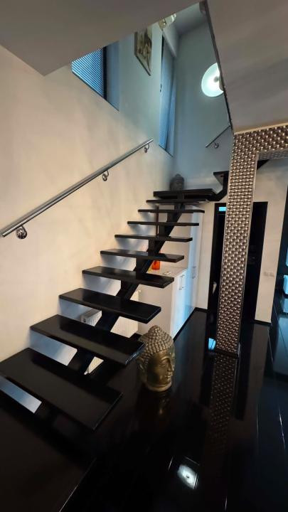 CASA INDIVIDUALA DE INCHIRIAT CU 4 CAMERE,CURTE 500 MP,GARAJ,ZONA VIVO