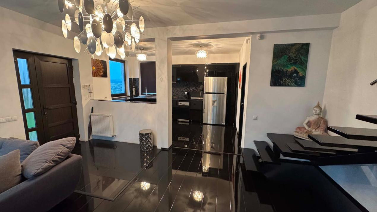 CASA INDIVIDUALA DE INCHIRIAT CU 4 CAMERE,CURTE 500 MP,GARAJ,ZONA VIVO
