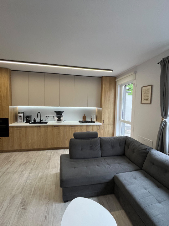 Apartament de 75 mp utili,3 camere,2 bai , zona Parcul Poligon 