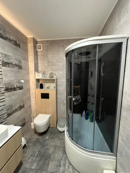 Apartament de 75 mp utili,3 camere,2 bai , zona Parcul Poligon 