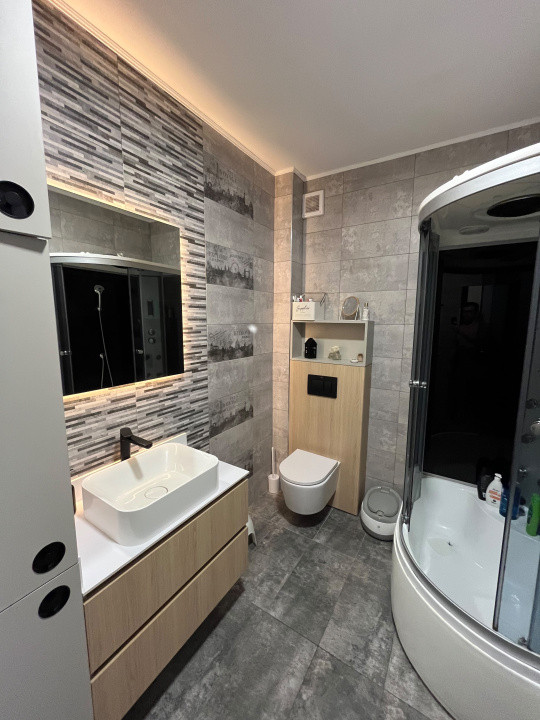 Apartament de 75 mp utili,3 camere,2 bai , zona Parcul Poligon 