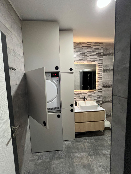 Apartament de 75 mp utili,3 camere,2 bai , zona Parcul Poligon 