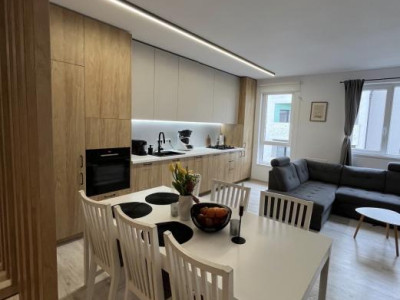 Apartament de 75 mp utili,3 camere,2 bai , zona Parcul Poligon 