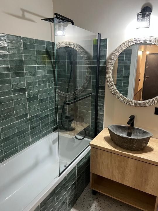 Apartament cu 3 camere ,bloc nou cu lift , parcare 