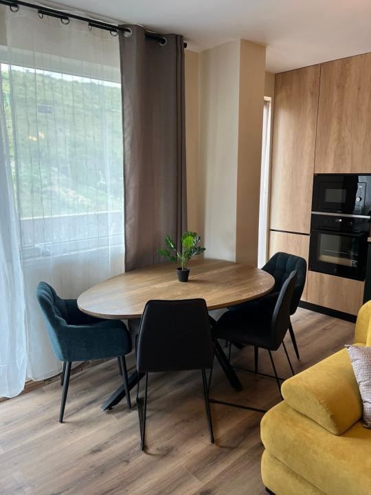 Apartament cu 3 camere ,bloc nou cu lift , parcare 