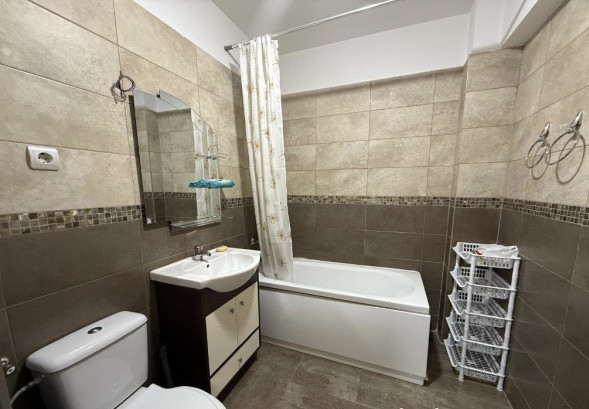 Apartament cu 2 camere,parcare,etaj intermediar,strada Iaon Rus