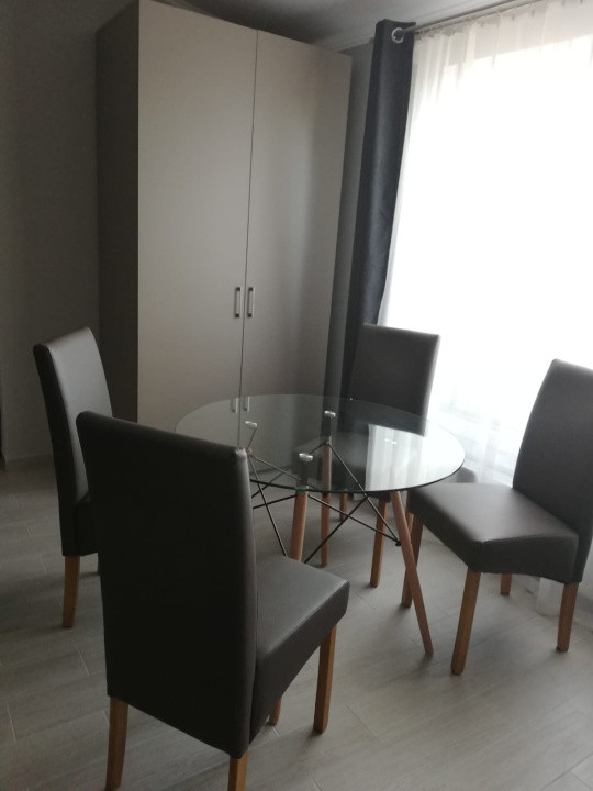 Cladire cu 7 apartamenete,parcari,zona semicentrala
