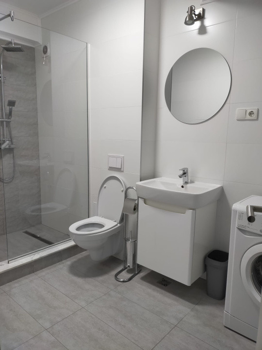 Cladire cu 7 apartamenete,parcari,zona semicentrala