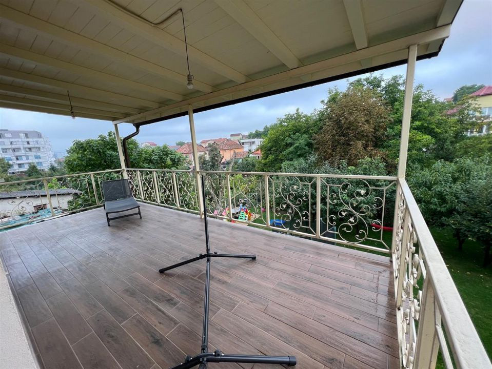 Apartament la casa, 4 camere, 120 mp, terasa 20 mp, garaj 60 mp, curte 80 mp