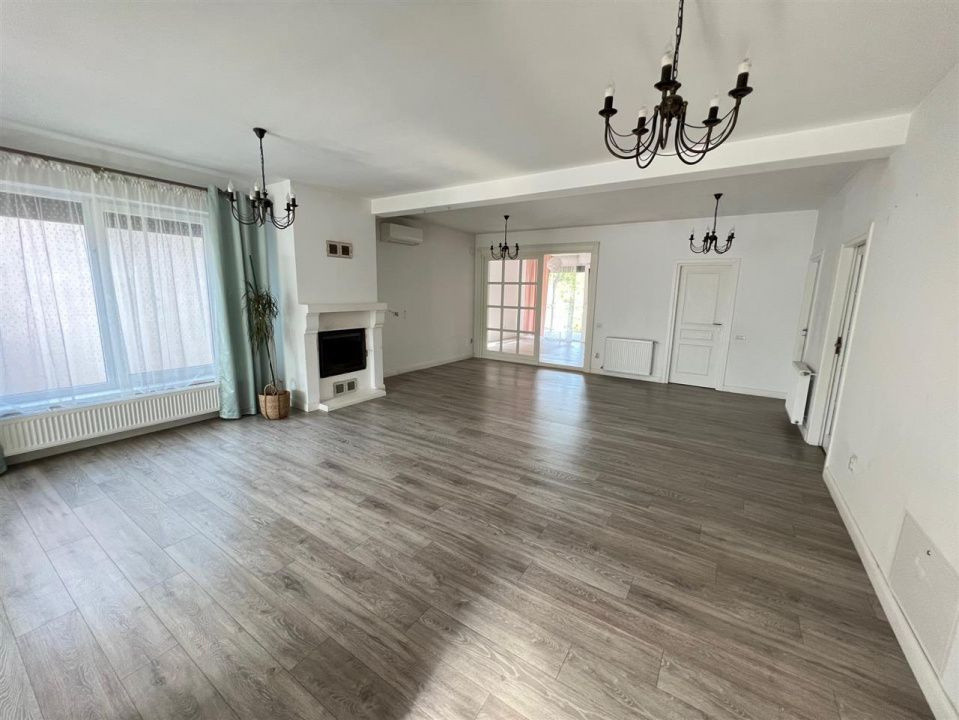 Apartament la casa, 4 camere, 120 mp, terasa 20 mp, garaj 60 mp, curte 80 mp