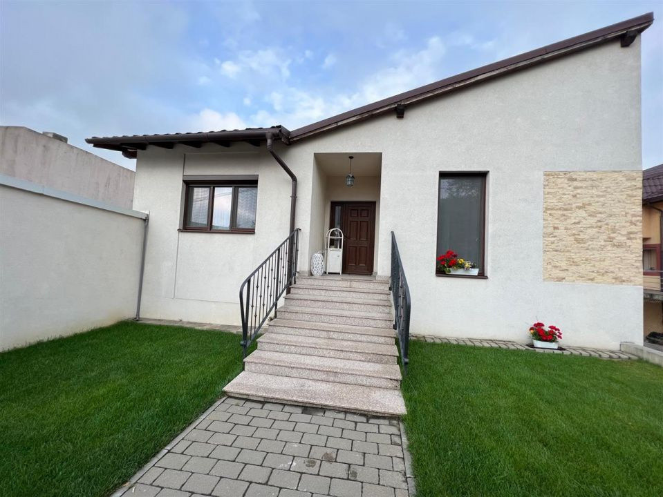 Apartament la casa, 4 camere, 120 mp, terasa 20 mp, garaj 60 mp, curte 80 mp